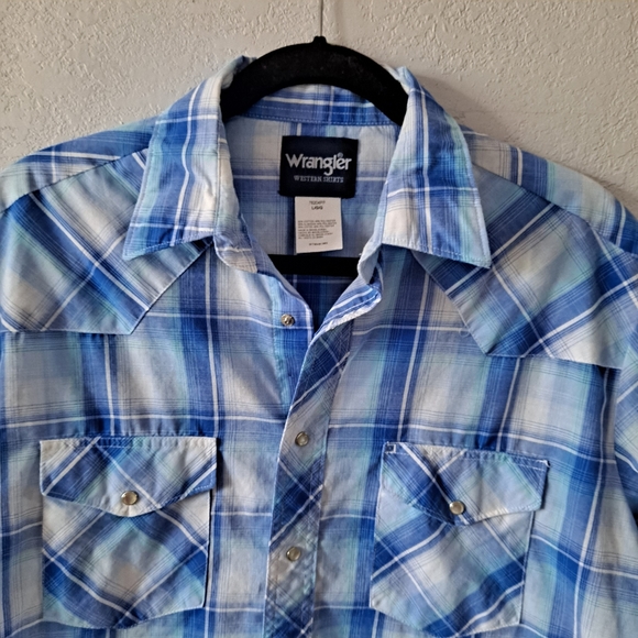 Wrangler light blue plaid button down shirt - Picture 2 of 6